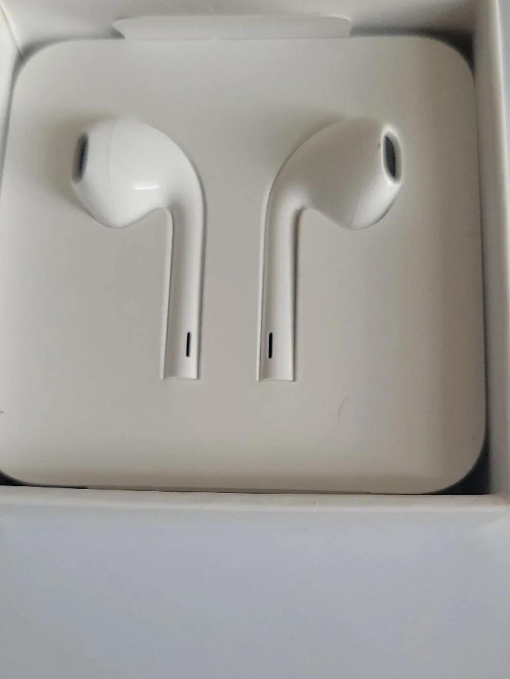 Apple EarPods with Lightning Connector - White
